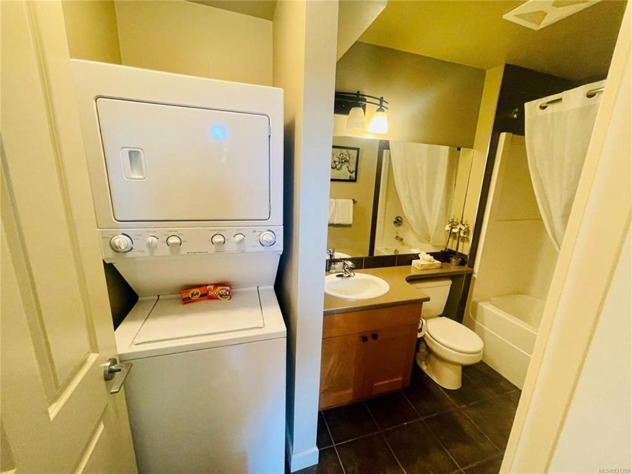 Sheringham Townhouse - Sooke