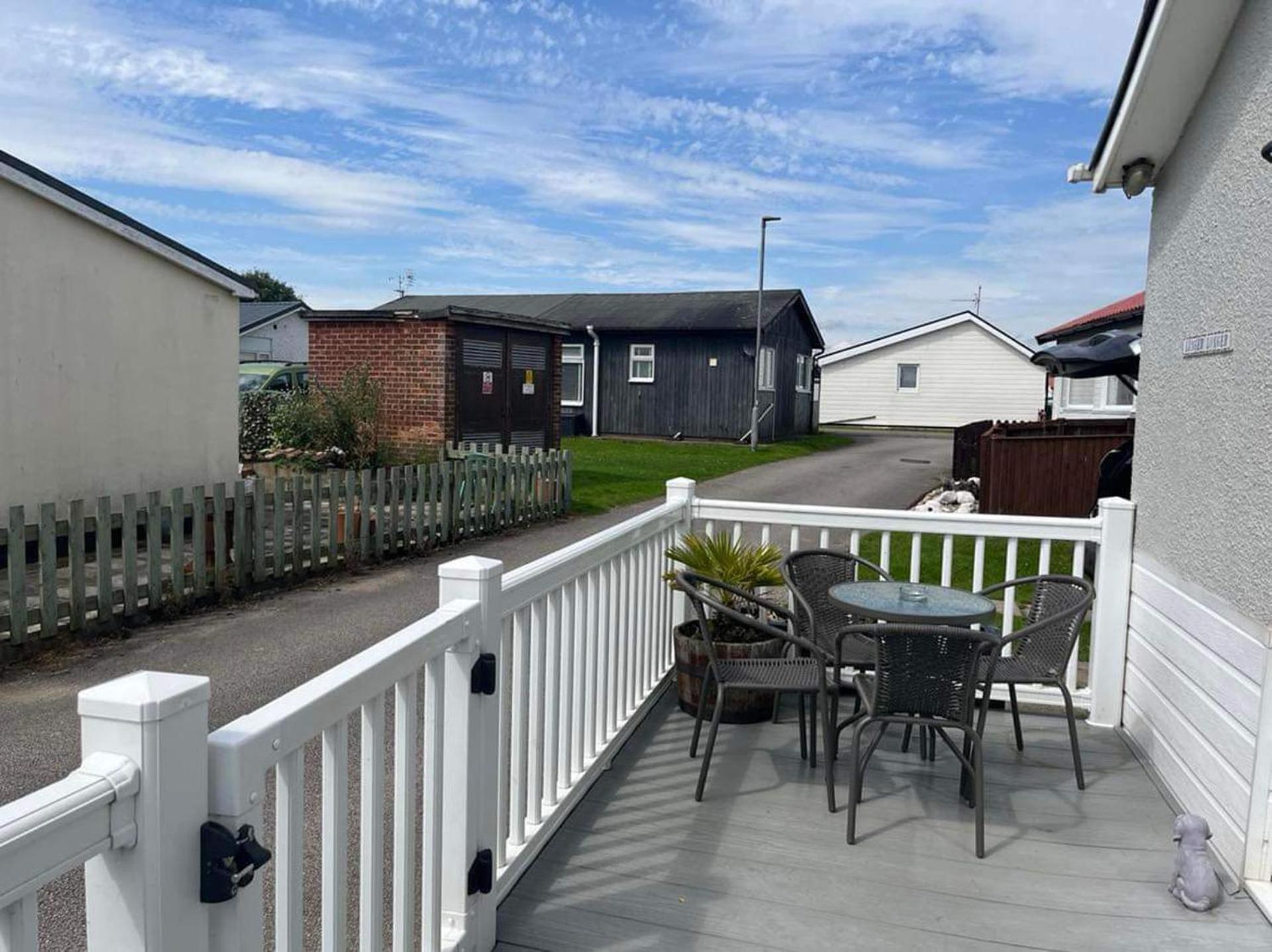 SeasideEscape-2Br-Sleeps4-Parking-PetsOK-Fireplace