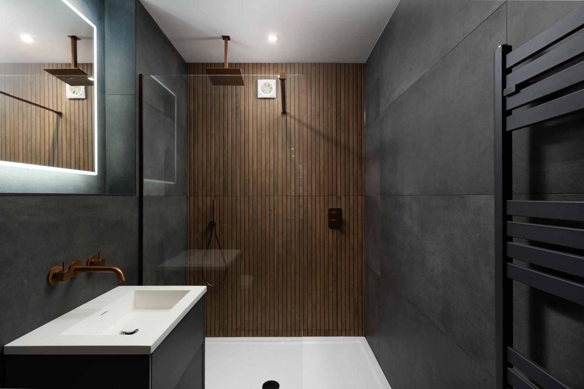 Room 1, Hotel style double bedroom in Marazion