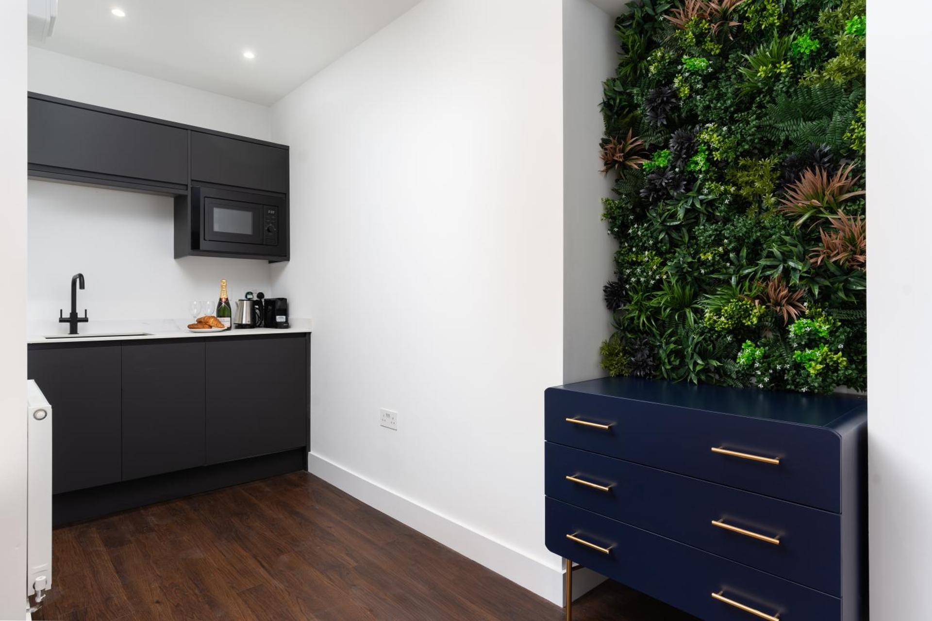 Room 1, Hotel style double bedroom in Marazion