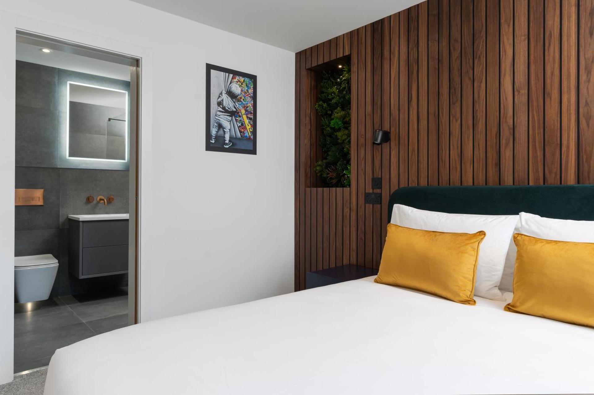 Room 2 Hotel style Double bedroom in Marazion