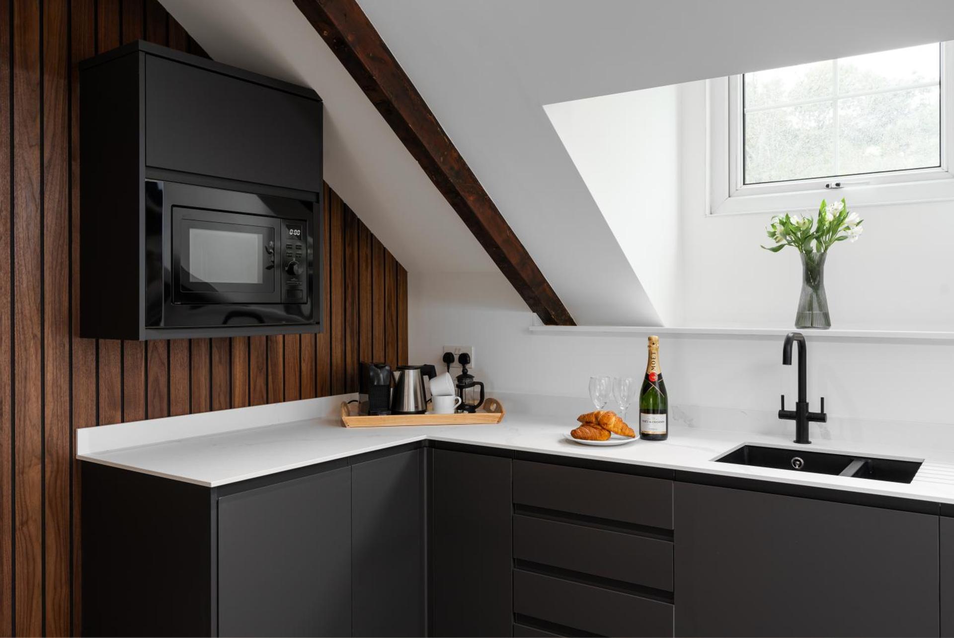 Luxury Modern Suite in Marazion with Parking