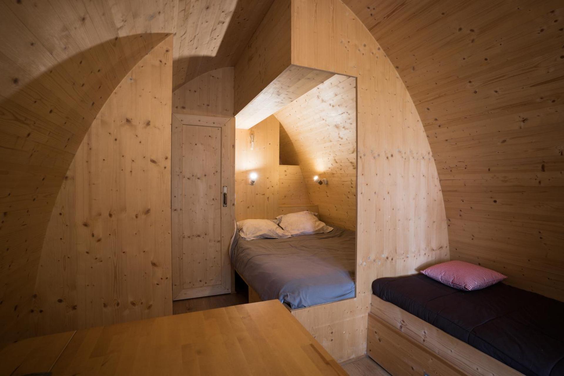 Domaine de La Ville Suzanne - Chambres d'hôtes, Roulottes et Cabanes