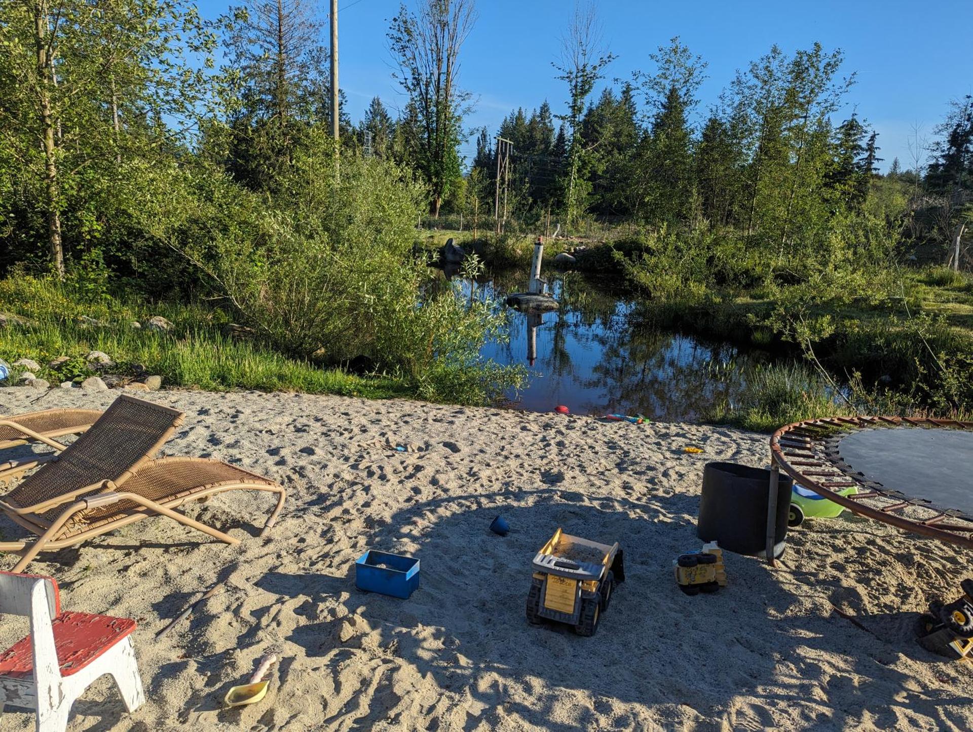 Farmhouse cabin on 33 acre farm