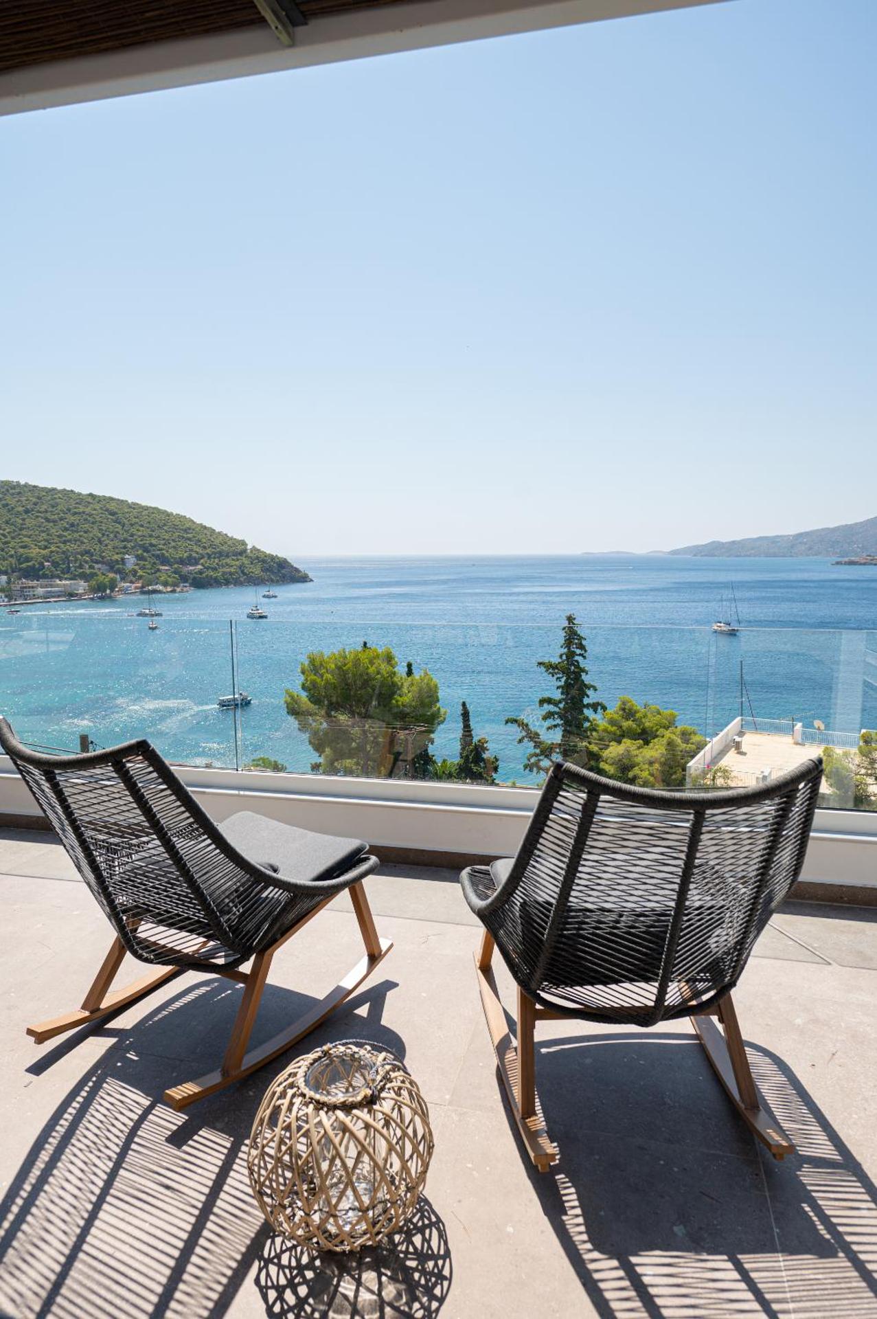 SEMIRAMIS Luxury Apartments