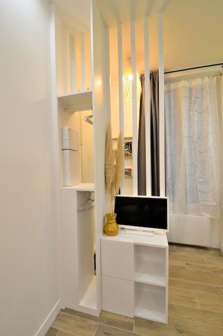 Tiny cosy studio NAMASTAY in trendy Canal St Martin area