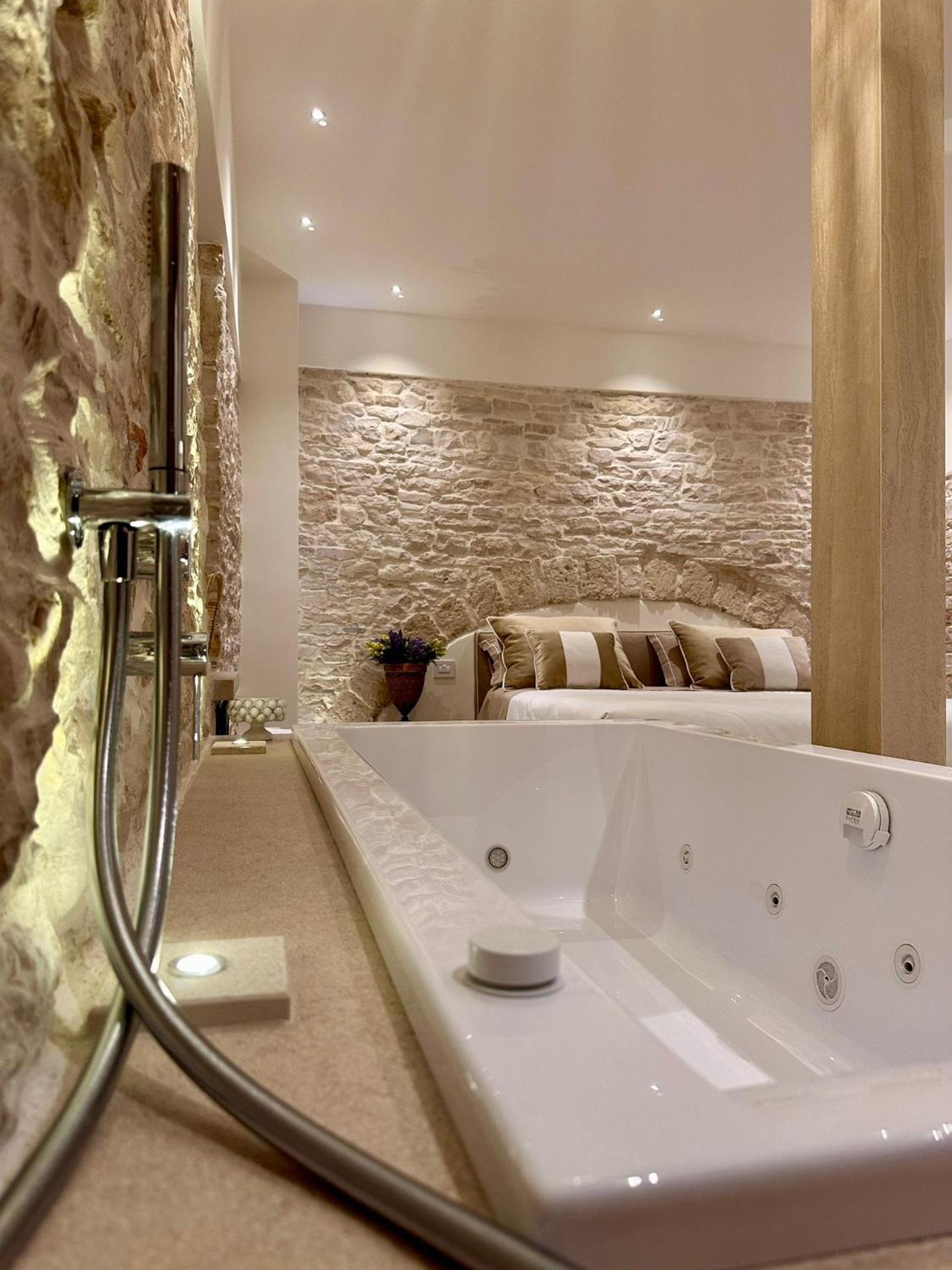Queen Room with Spa Bath