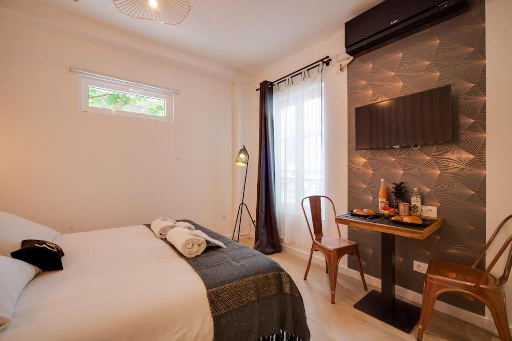 Stunning studio near Canal St Martin - DIVINE MOON