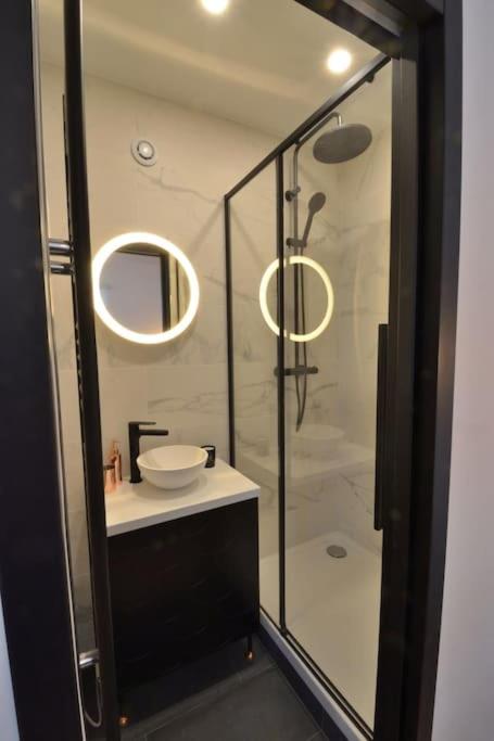 Stunning studio near Canal St Martin - DIVINE MOON