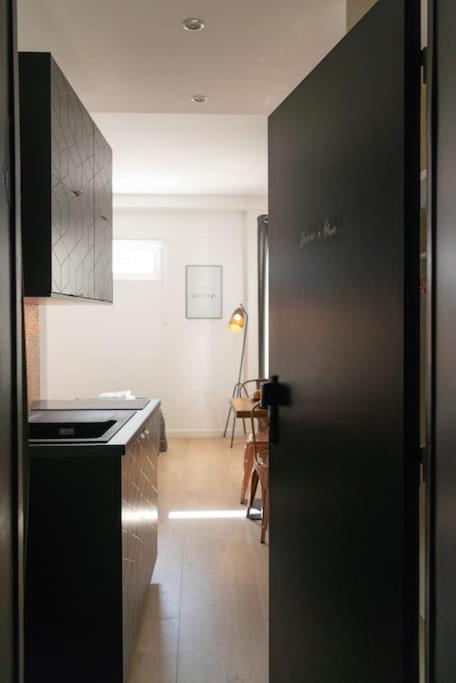 Stunning studio near Canal St Martin - DIVINE MOON