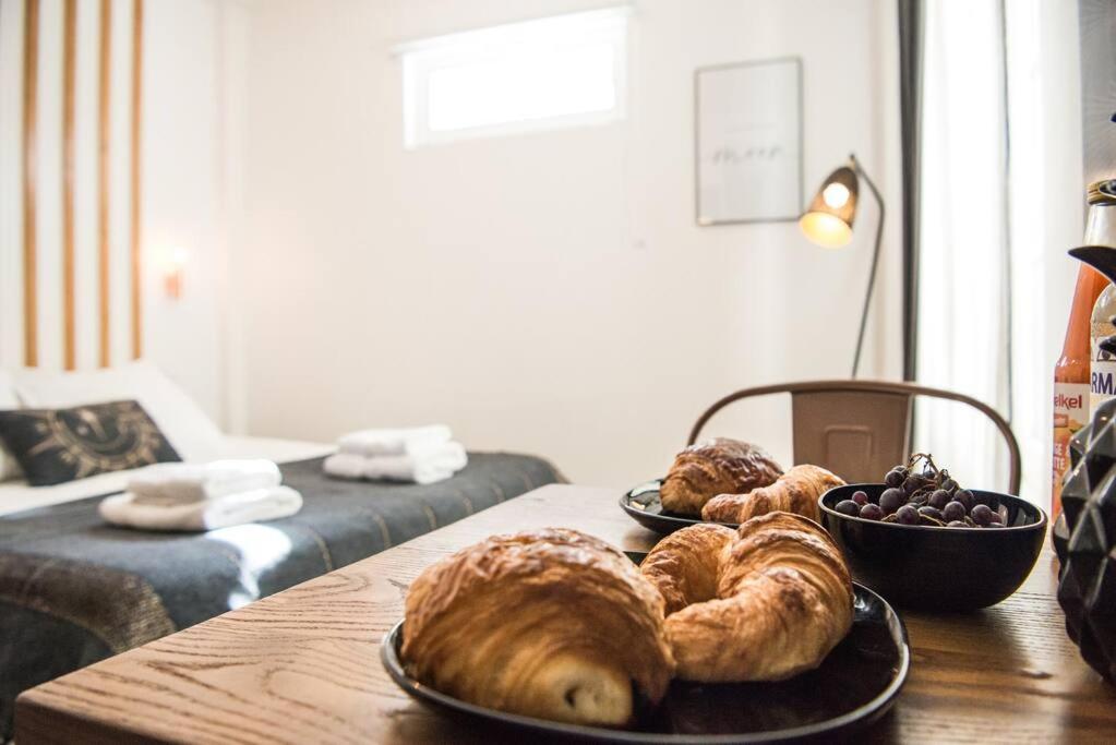 Stunning studio near Canal St Martin - DIVINE MOON