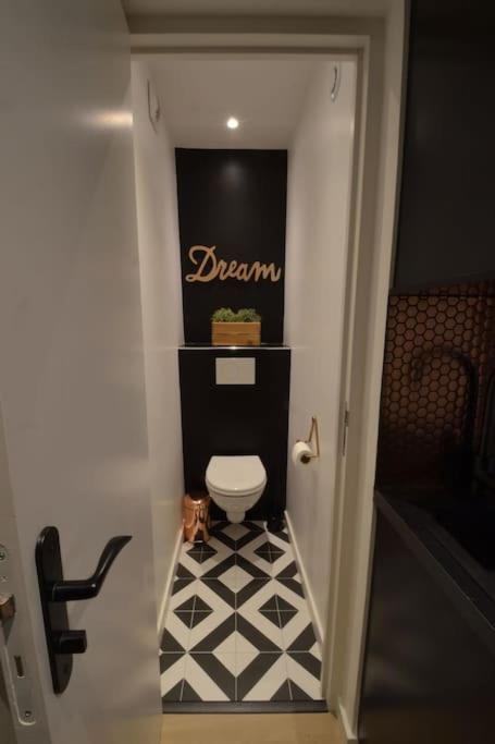 Stunning studio near Canal St Martin - DIVINE MOON