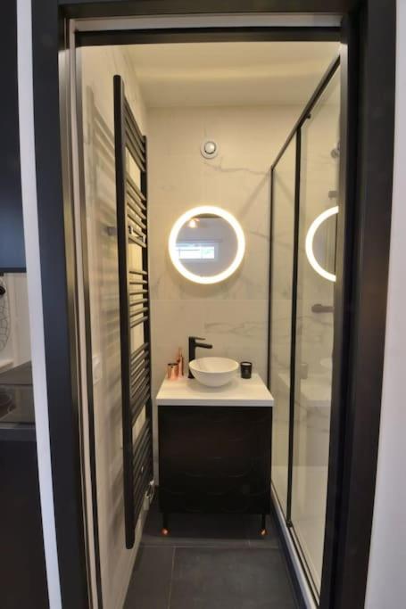 Stunning studio near Canal St Martin - DIVINE MOON