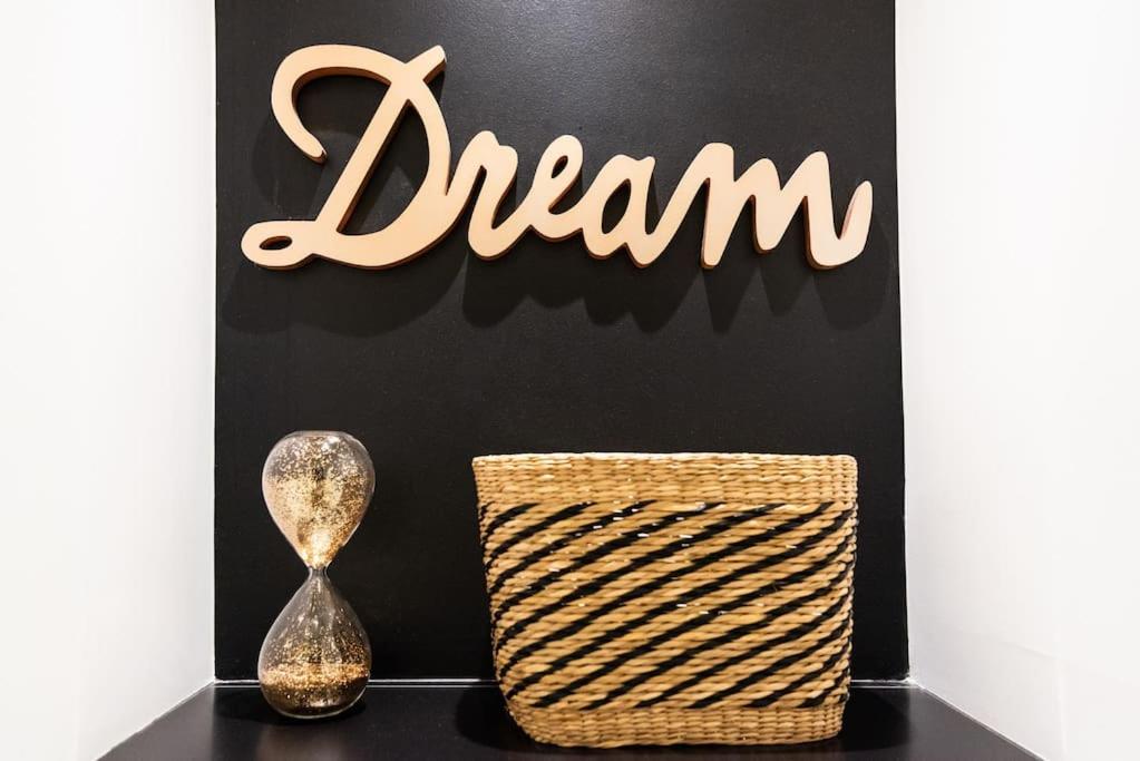 Stunning studio near Canal St Martin - DIVINE MOON