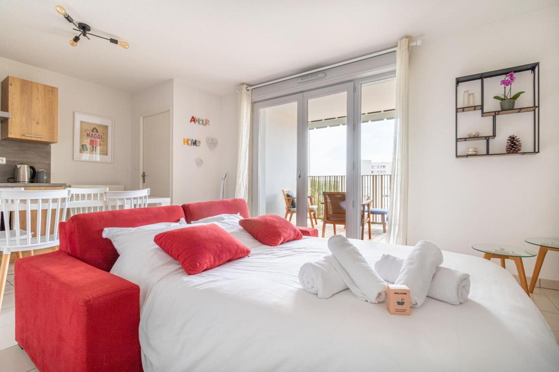 Nice T2 with a large furnished balcony in Toulouse