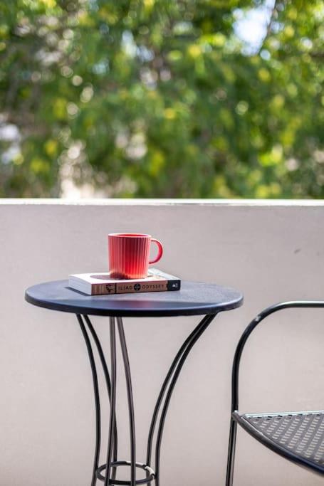 The Meta Stay -Rooftop Access Sunny 2bdr Apartment