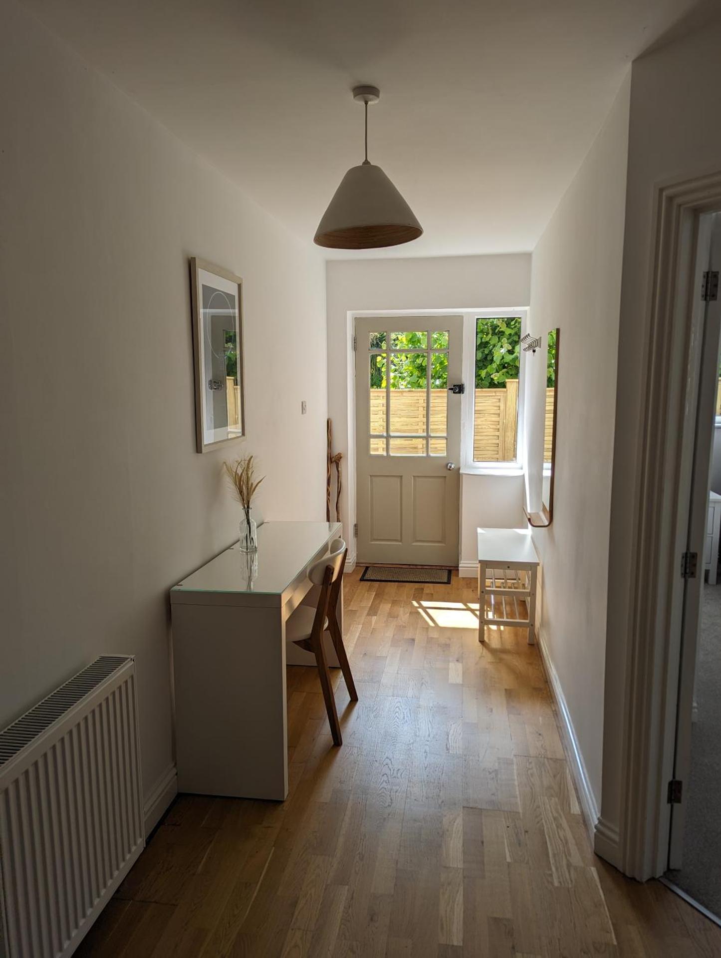 Peaceful Glastonbury Bungalow - Ideally Located