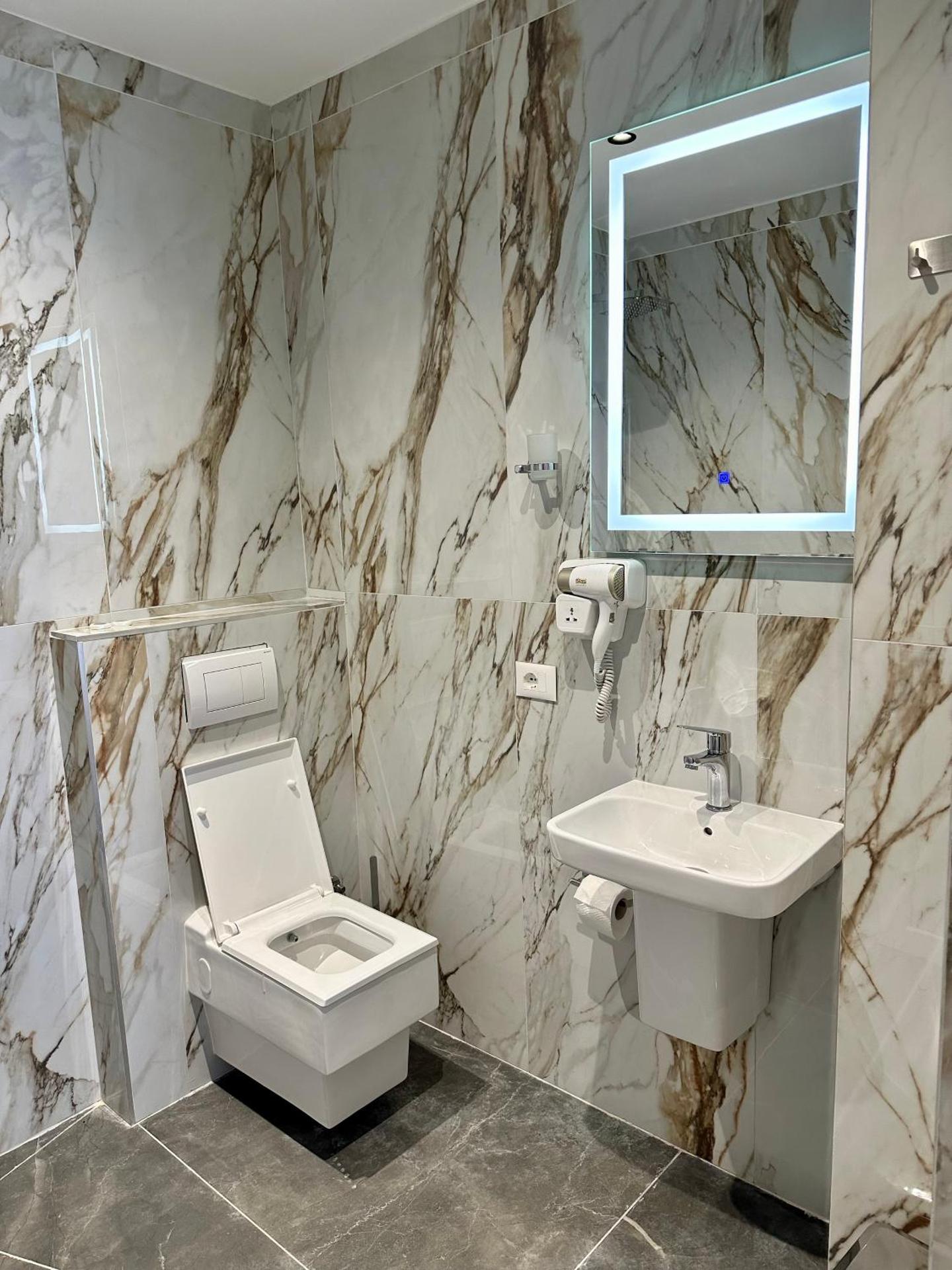 Sky View Hotel & Restaurant