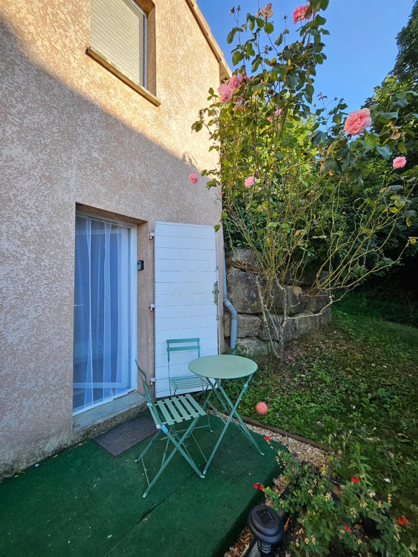 Chambre d hôtes indépendante dans village médiéval