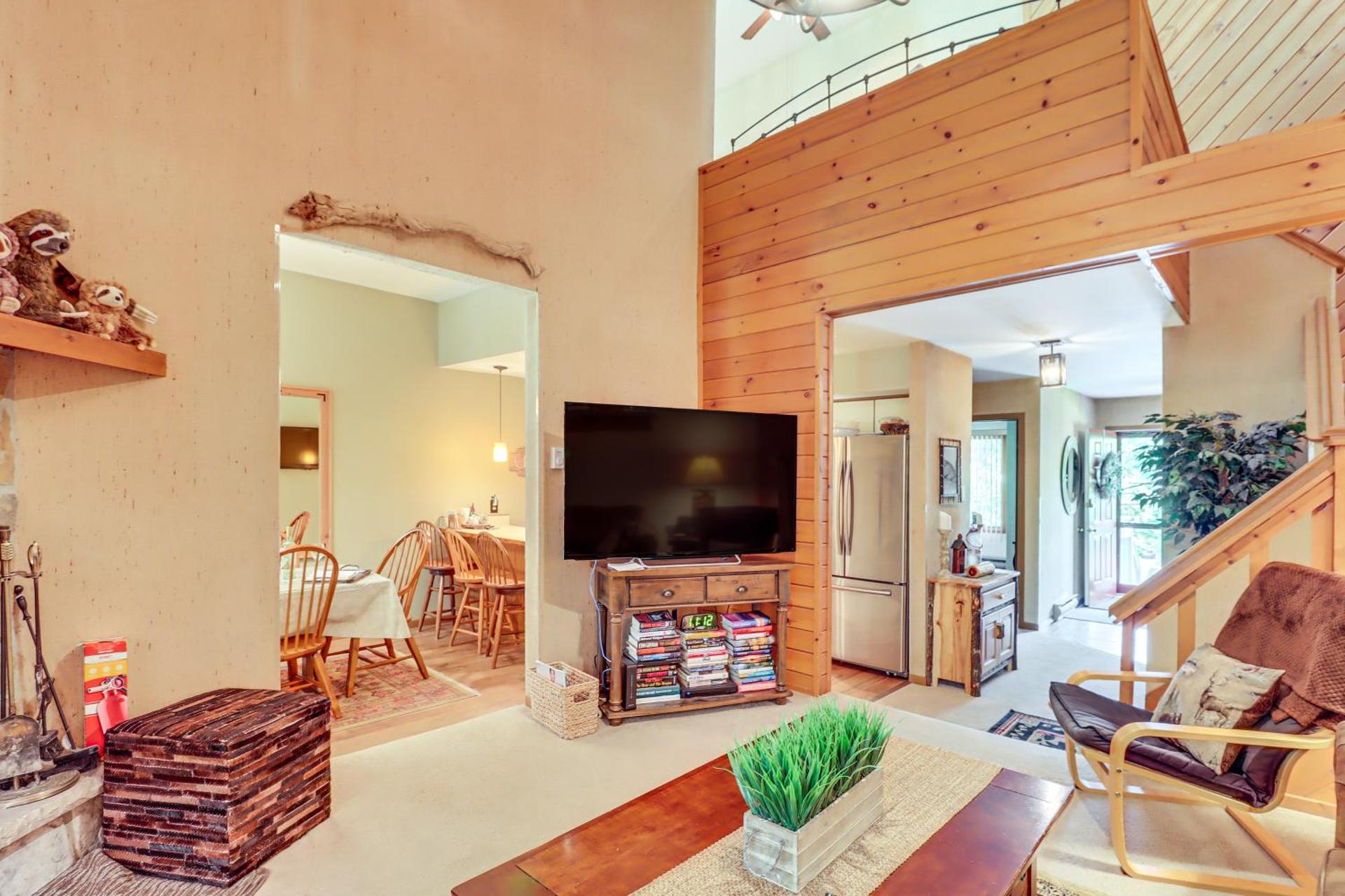 Walk to Dining! Townhome 1 Mi to Big Boulder Mtn