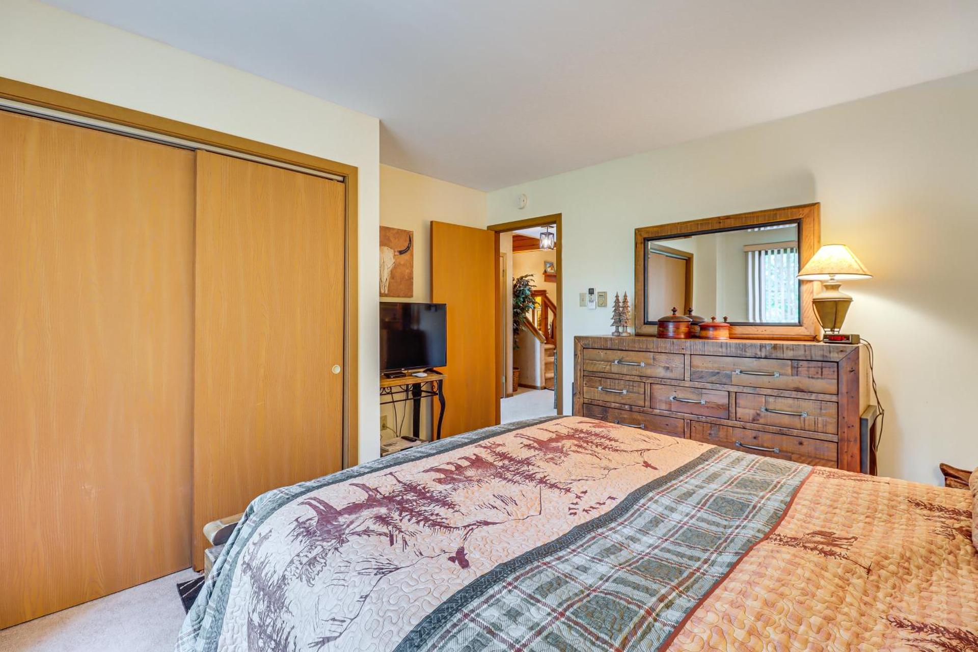 Walk to Dining! Townhome 1 Mi to Big Boulder Mtn