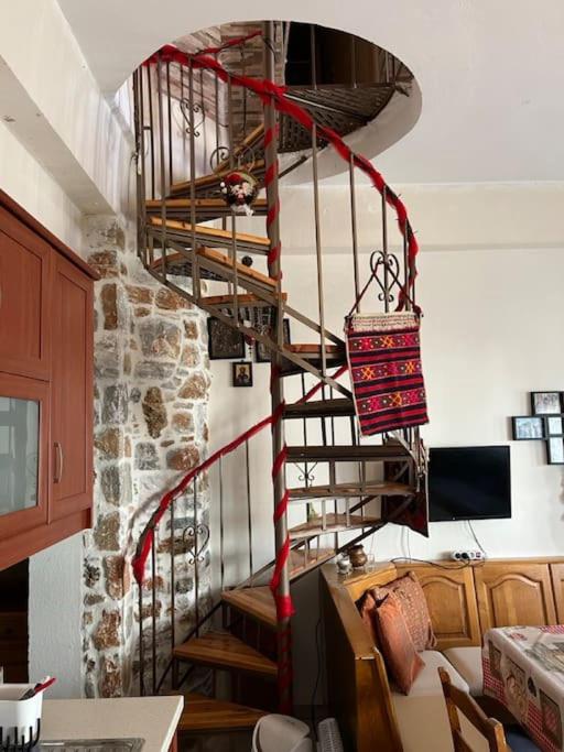 Όμορφο κατάλυμα στην κεντρική πλατεία του χωριού