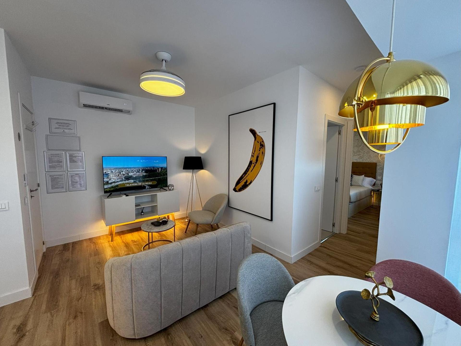 Communal lounge/ TV room