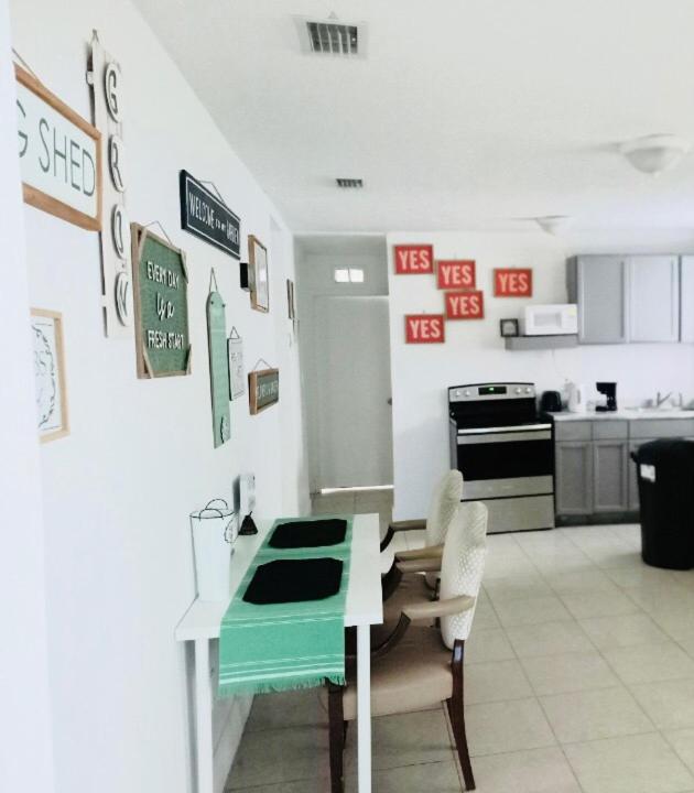 The Hollywood Hostel -Women Rooms - Men Rooms - No Mix Early and Late Check Available Long Term OK