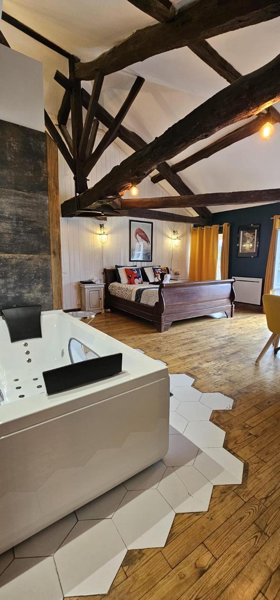 Suite Penthouse Romantique, Confolens, Charente