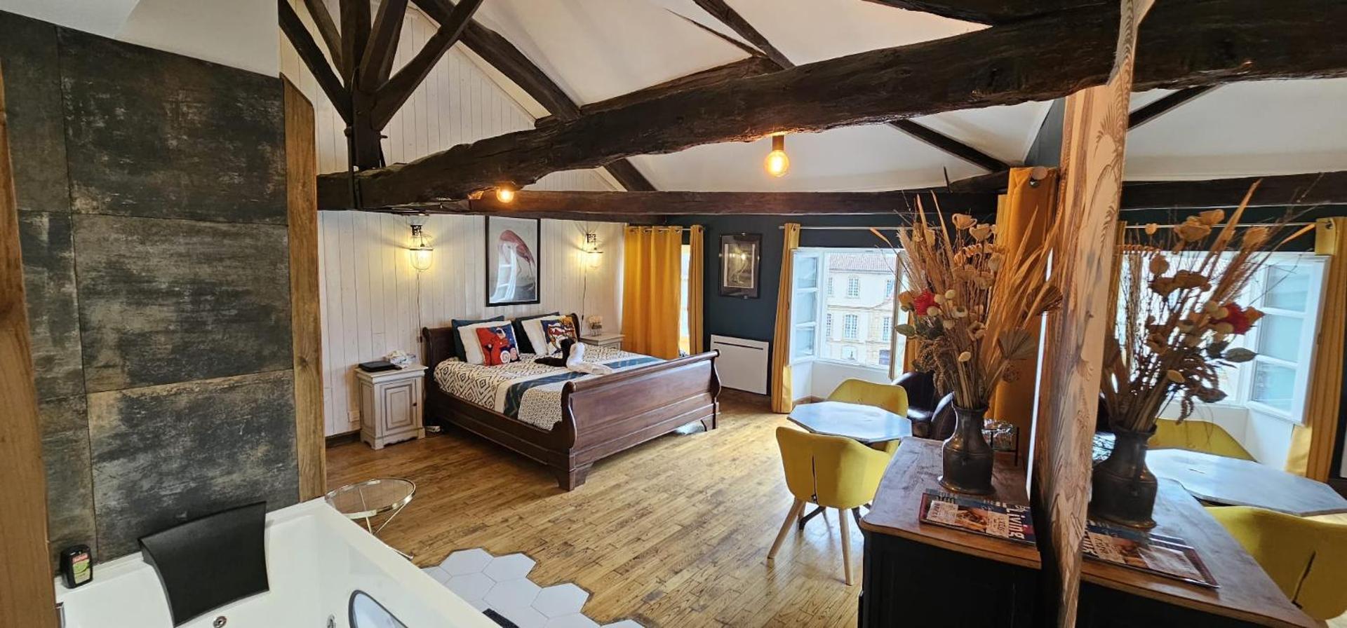 Suite Penthouse Romantique, Confolens, Charente