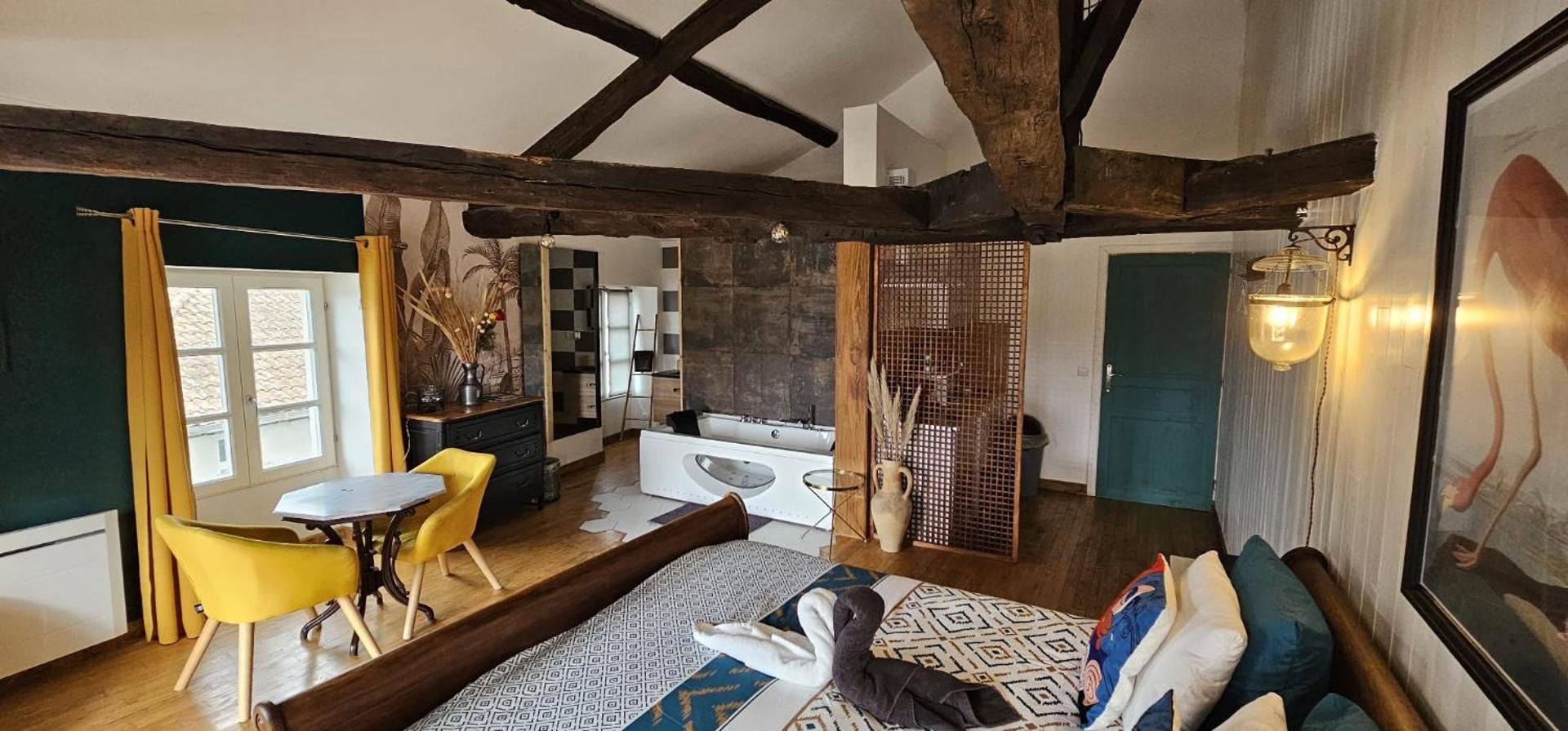 Suite Penthouse Romantique, Confolens, Charente