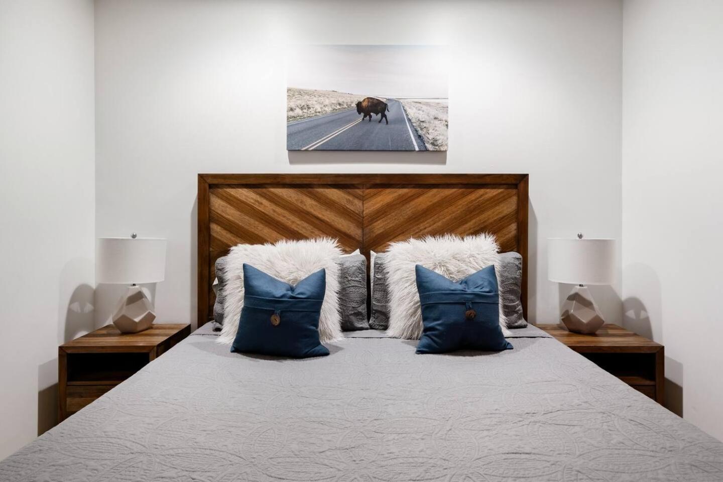 Loft Literally on Broadway Live Music & Bars