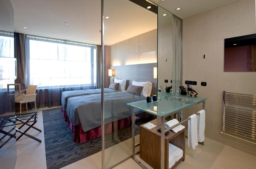 Double or Twin Room (1-2 Adults)