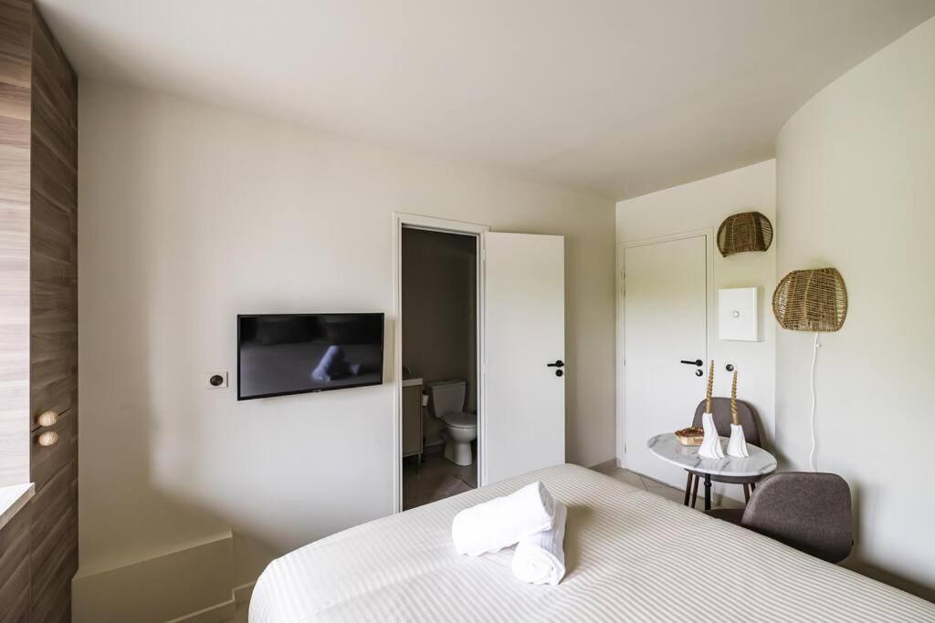 Bali Lake - Duke Housing