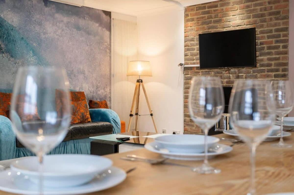 Host & Stay - The Old Coach House on Margaret Street