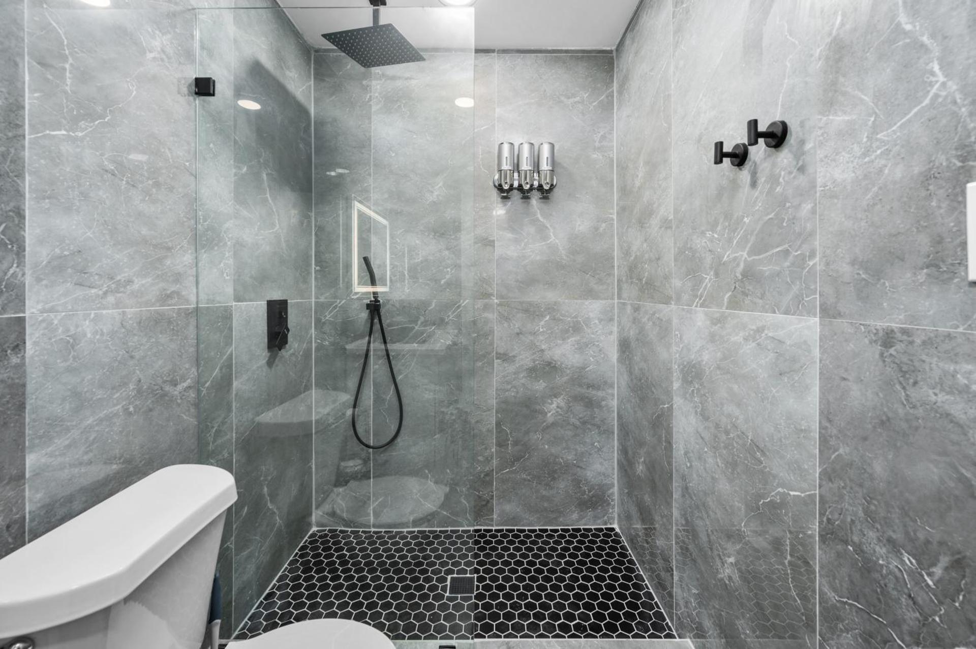 Houston Heights 2BR Getaway with Pool & Free Park