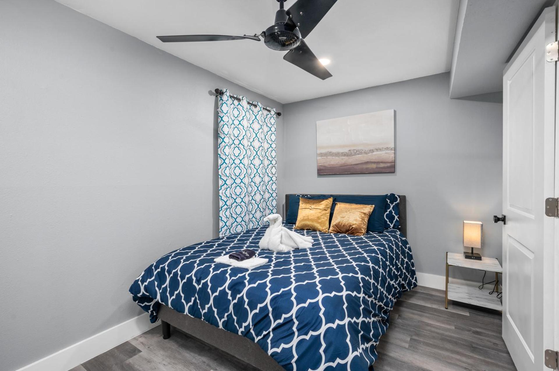 Houston Heights 2BR Getaway with Pool & Free Park