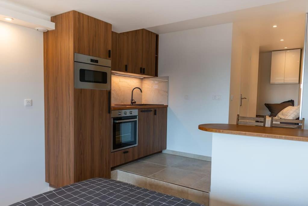 Beau studio neuf, vue Marina