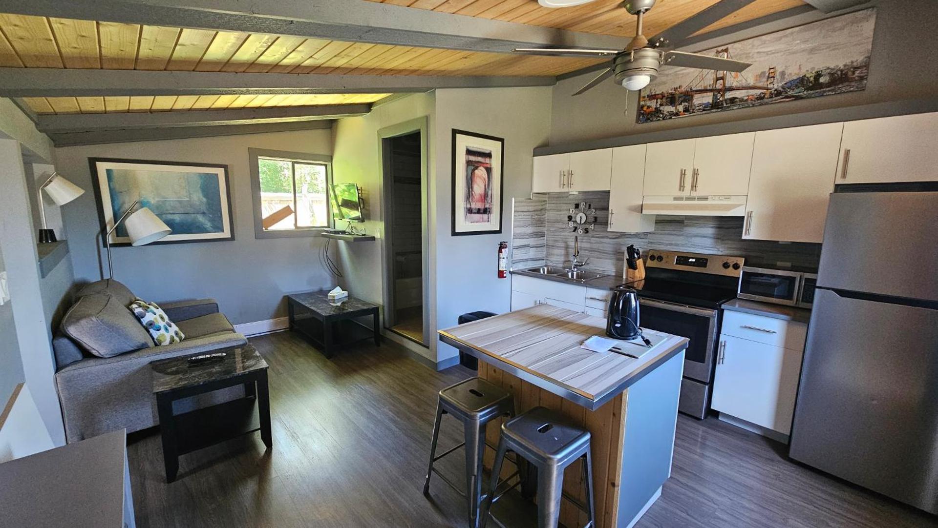 Fuller Lake Chemainus Motel