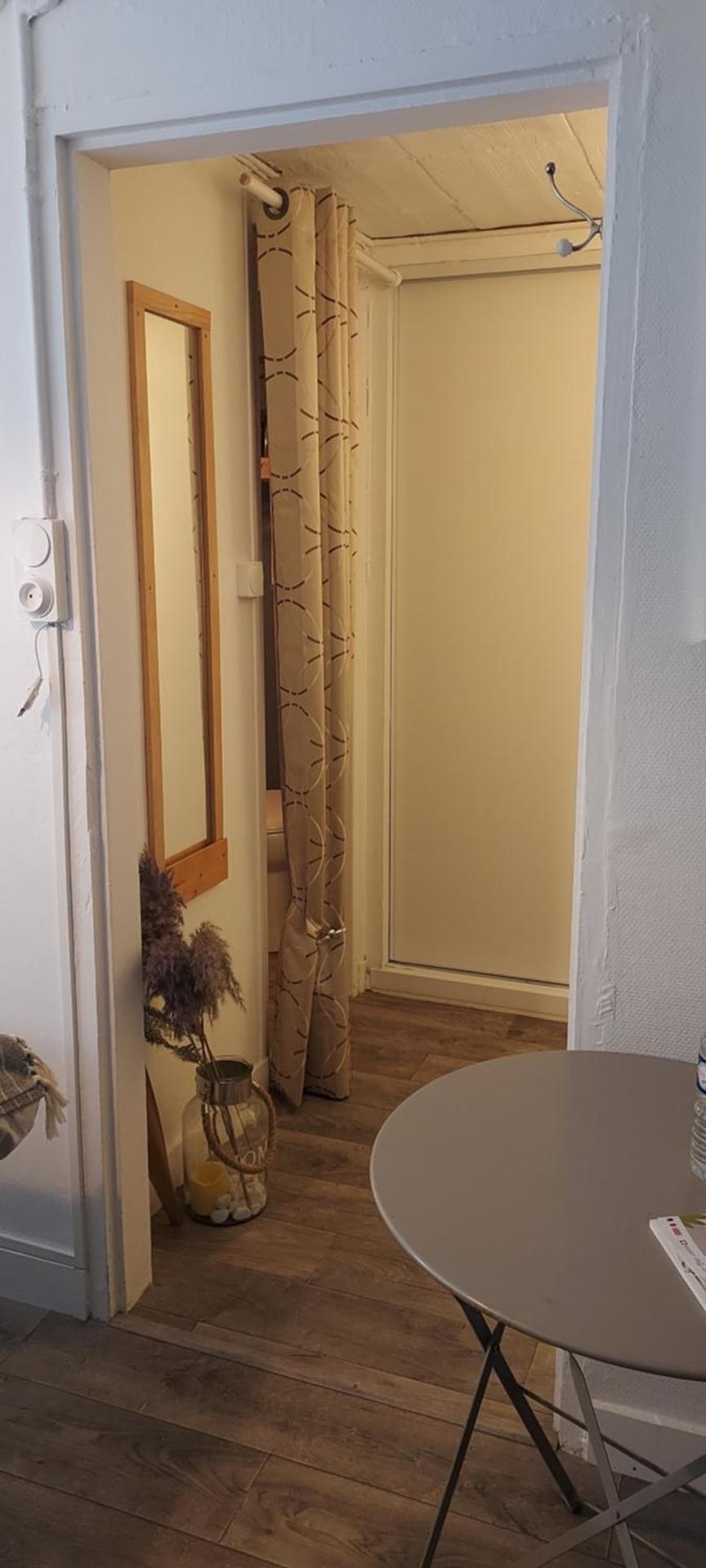 Chambre indépendante chez l'habitant avec salle de bain privée