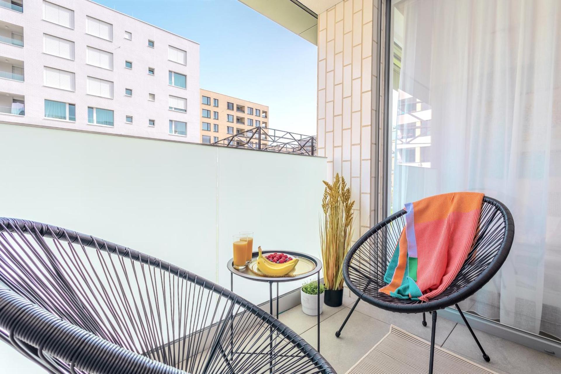 Yellow Apartment - Balcony, Free Parking, by Gravity Prague