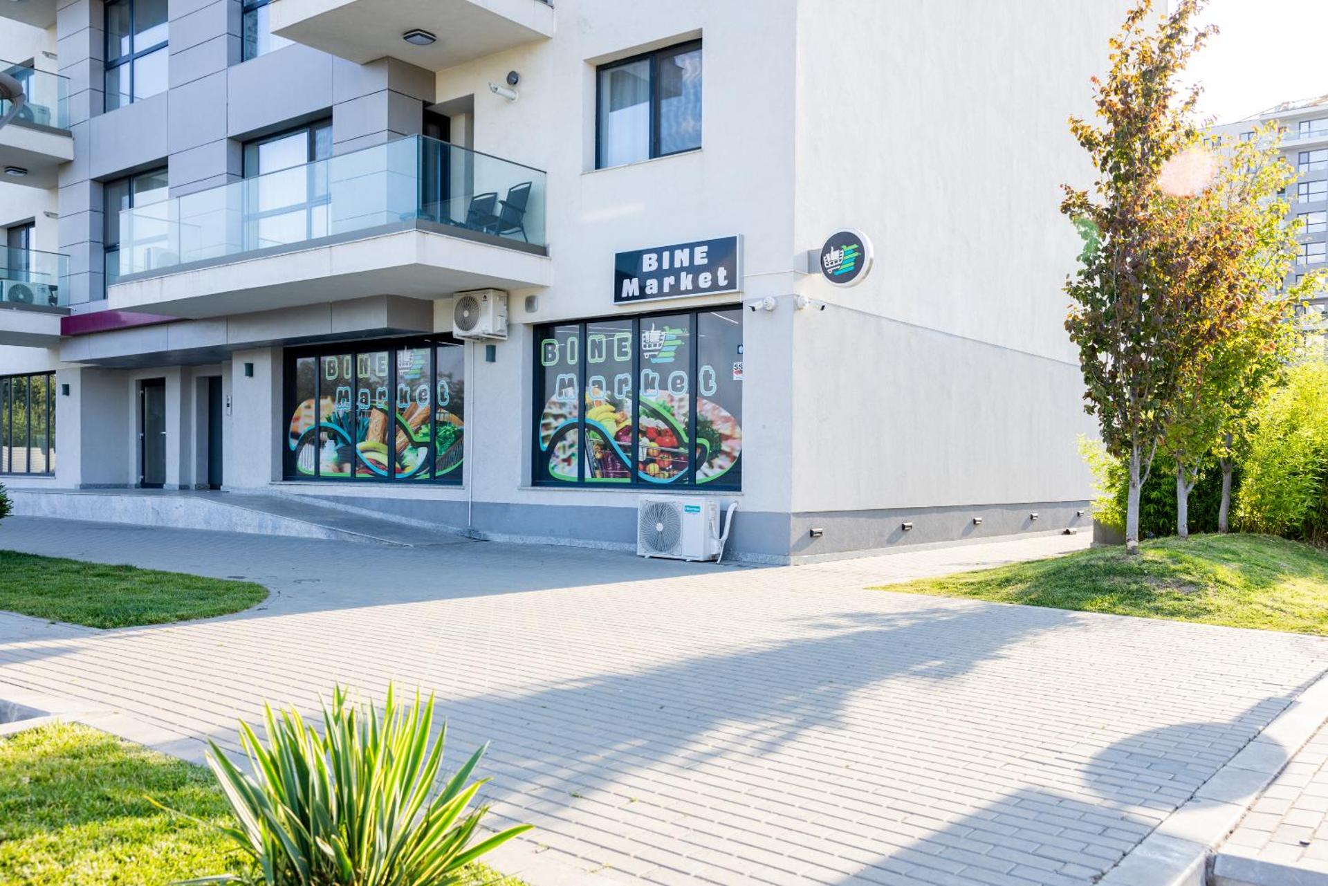 Supermarket/grocery shop