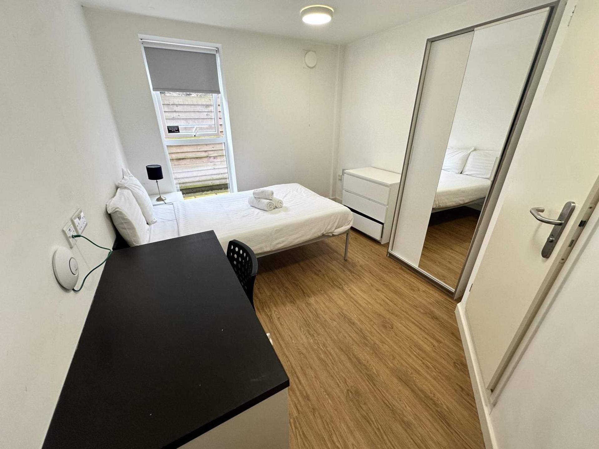 Cosy Budget En-suites, Optional Kitchen, Liverpool