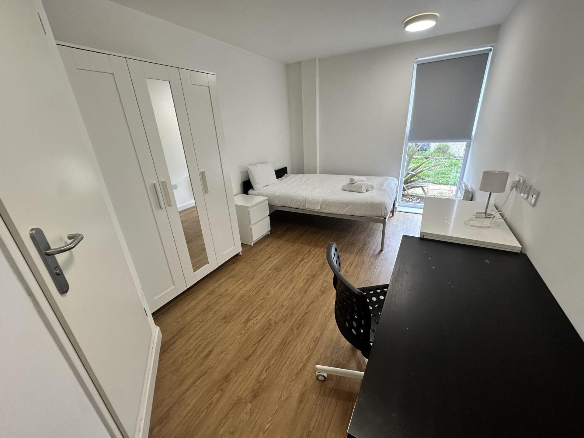 Cosy Budget En-suites, Optional Kitchen, Liverpool