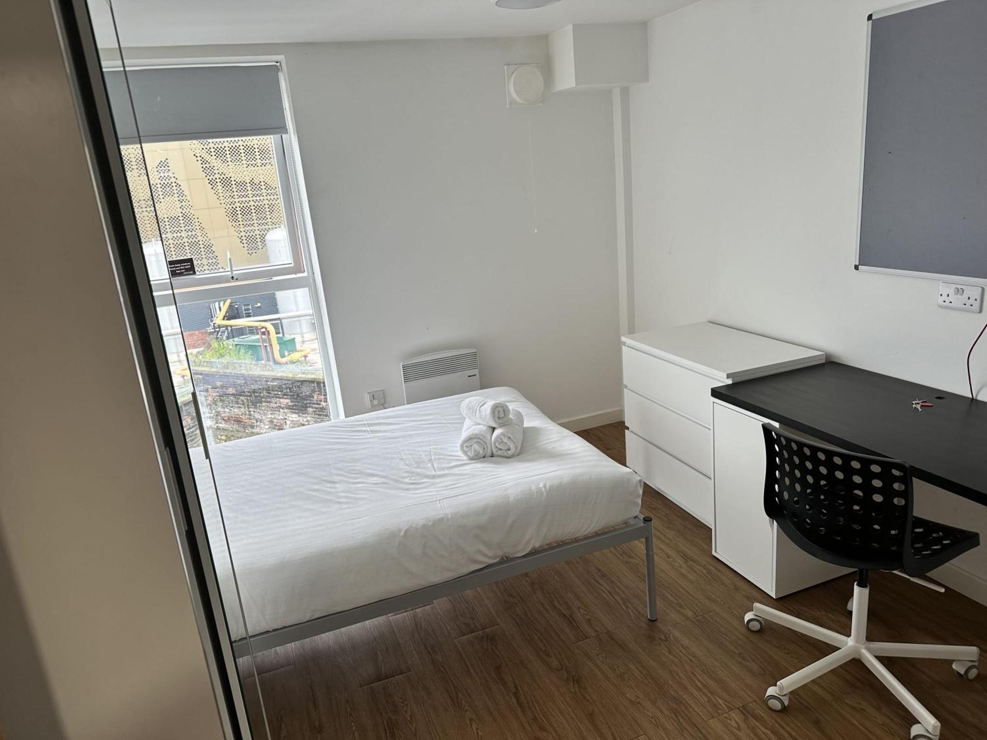 Cosy Budget En-suites, Optional Kitchen, Liverpool