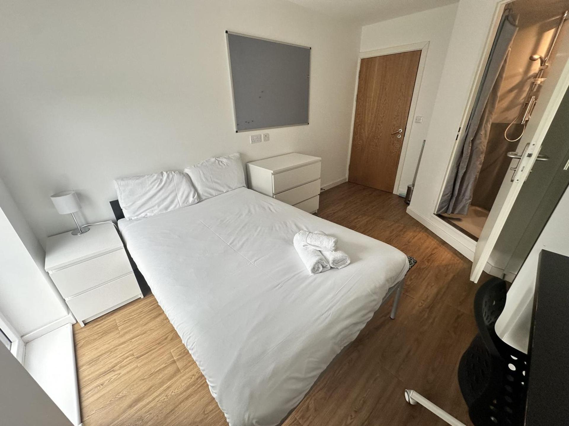 Cosy Budget En-suites, Optional Kitchen, Liverpool