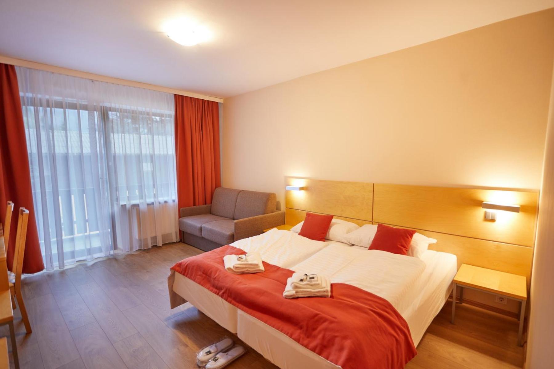 Dubbelrum med balkong och bergsutsikt