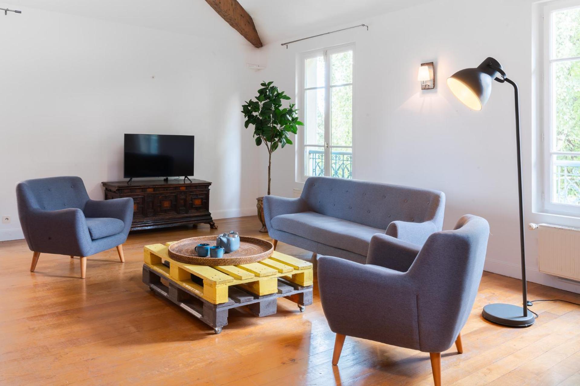 Communal lounge/ TV room