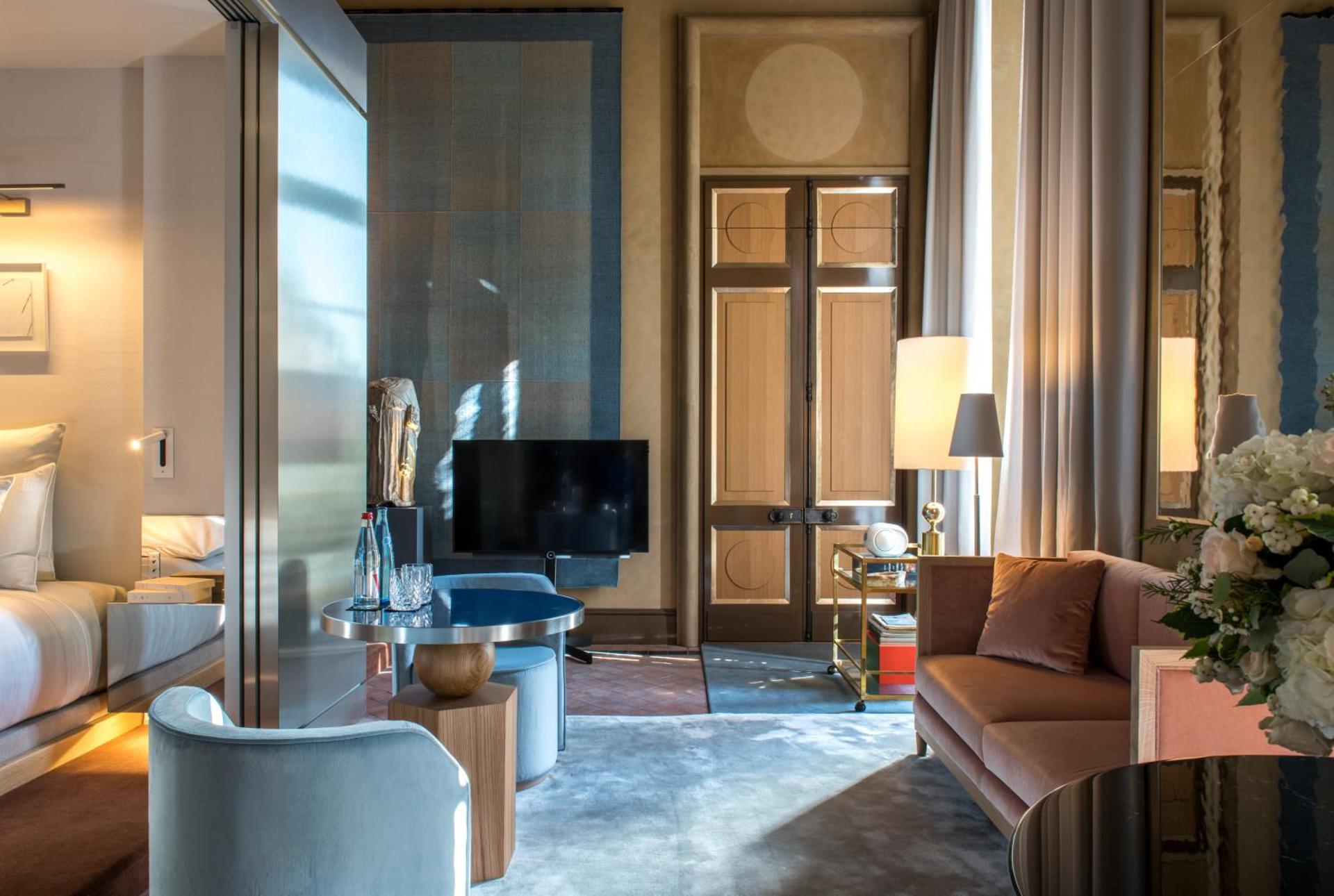 Communal lounge/ TV room