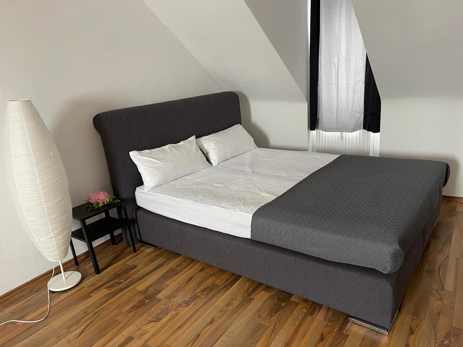 Geräumiges Komfort-Schlafzimmer im Zentrum von Kassel